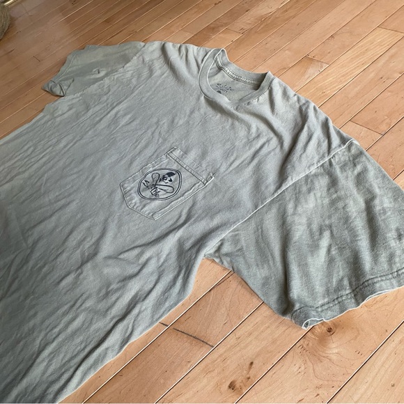 Salt Life Skull and Fish Hook Olive Tee size XL - Picture 4 of 7